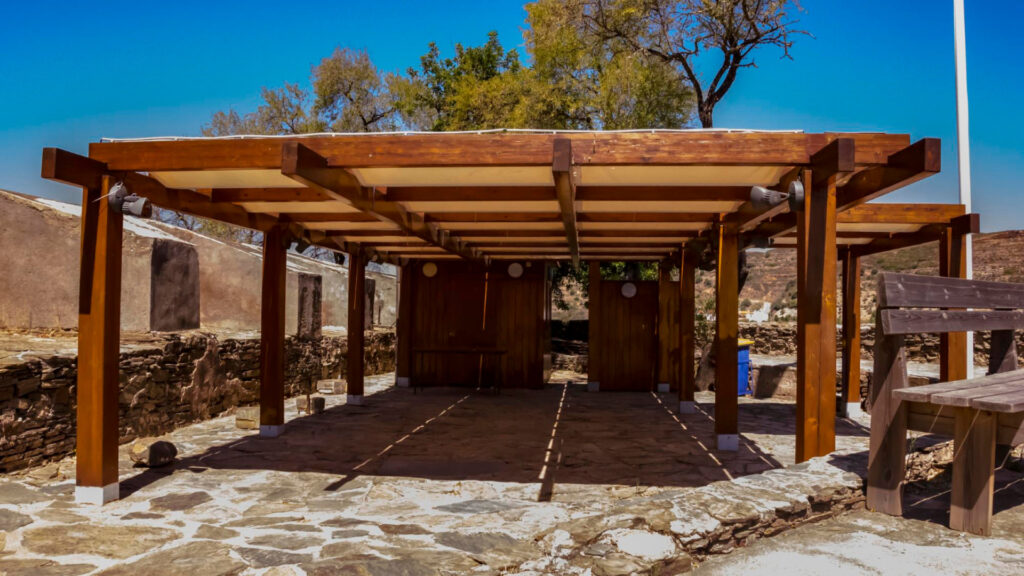 Carport en bois : une solution robuste et esthétique pour protéger votre véhicule !